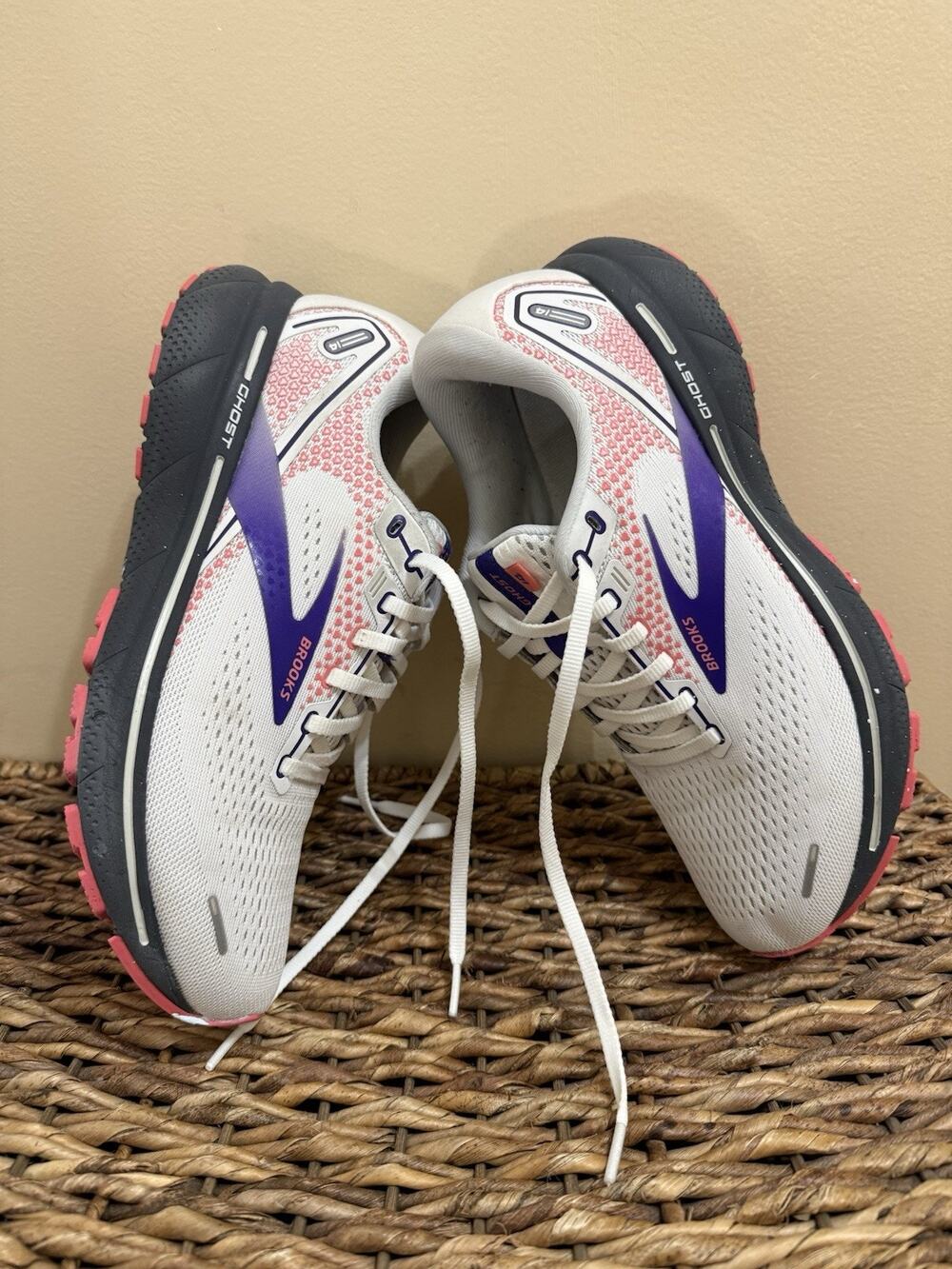 Brooks Ghost 14 White Purple Coral W 9 medium B woman’s sneakers